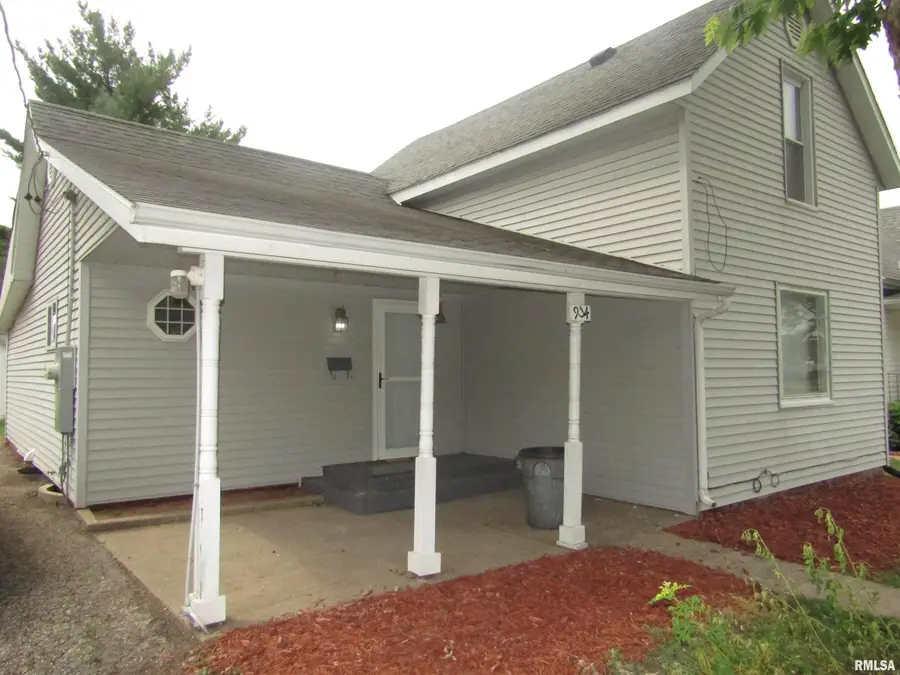 954 E Locust Street, Canton, IL 61520 - #3