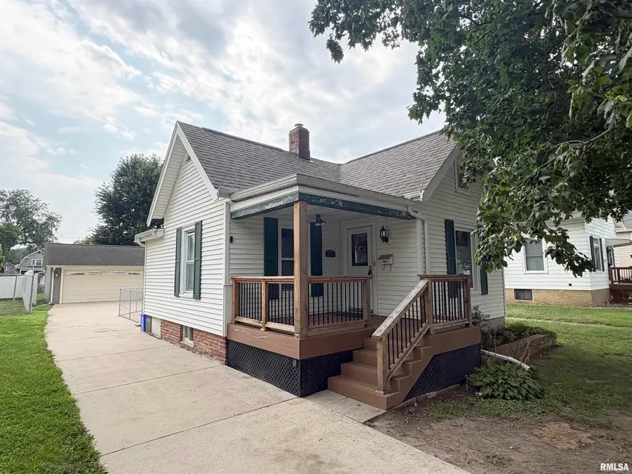 2112 W Alice Avenue, West Peoria, IL 61604 - #2