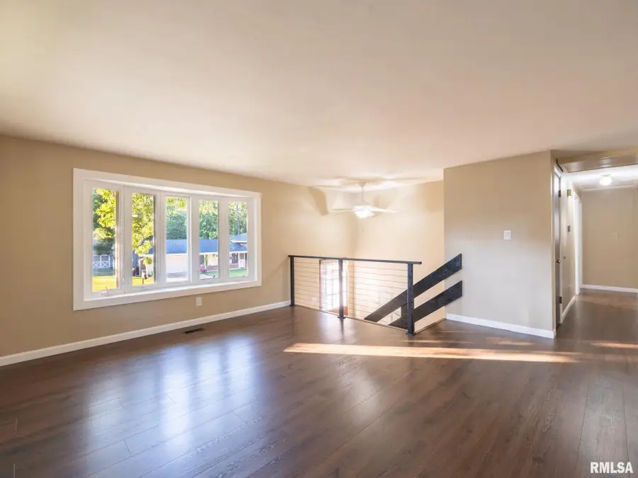 210 Rainbow Drive, Creve Coeur, IL 61610 - #2