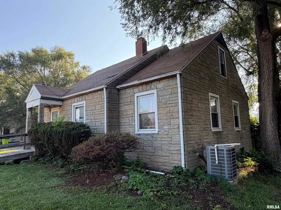 3412 N Sterling Avenue, Peoria, IL 61604 - #3