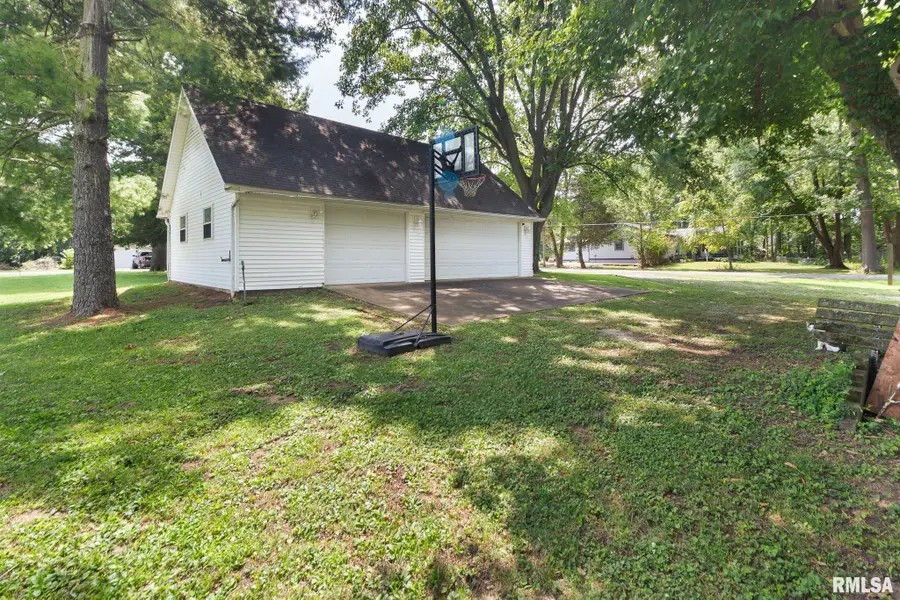 1017 E Bond Street, Herrin, IL 62948 - #3