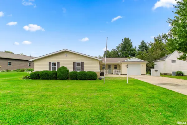 221 S Cummings Lane, Washington, IL 61571