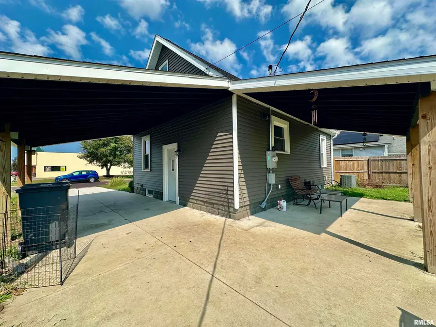 110 N 17th Street, Pekin, IL 61554 - #3