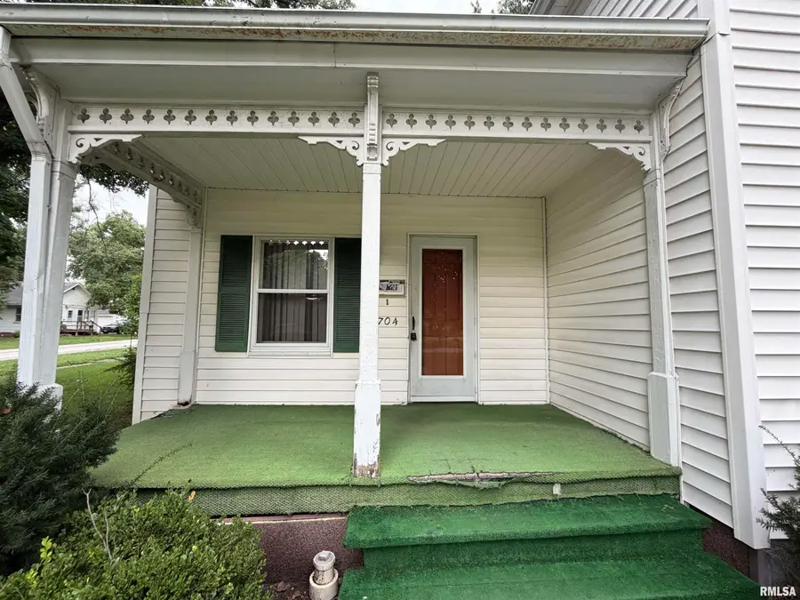 704 E Calhoun Street, Macomb, IL 61455 - #2