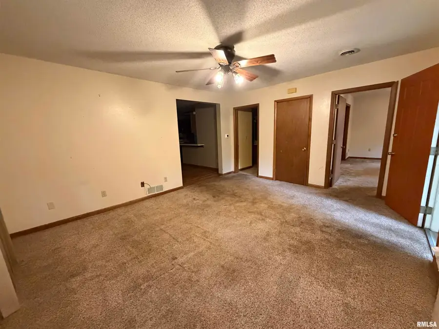 704 E Calhoun Street, Macomb, IL 61455 - #3