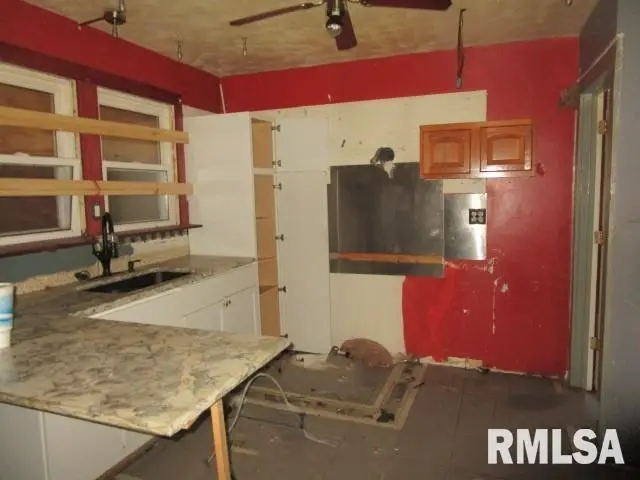 1018 Caroline Street, Pekin, IL 61554 - #3