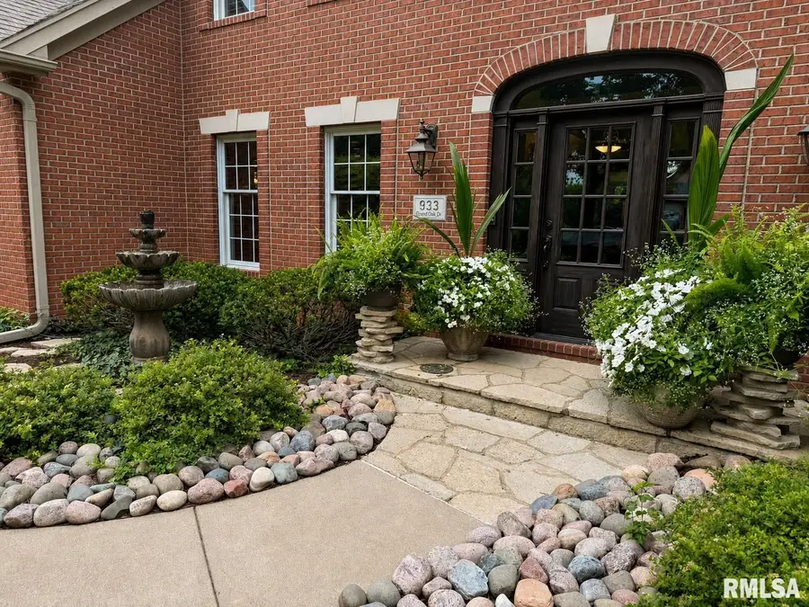933 W Grand Oak Drive, Peoria, IL 61615 - #3