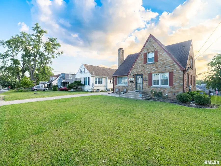 3903 N Ashton Avenue, Peoria, IL 61614 - #2