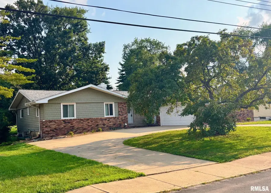 2114 W Newman Parkway, Peoria, IL 61604 - #2