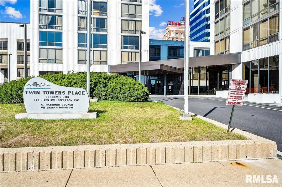 123 SW Jefferson Avenue #E11SW, Peoria, IL 61602 - #2