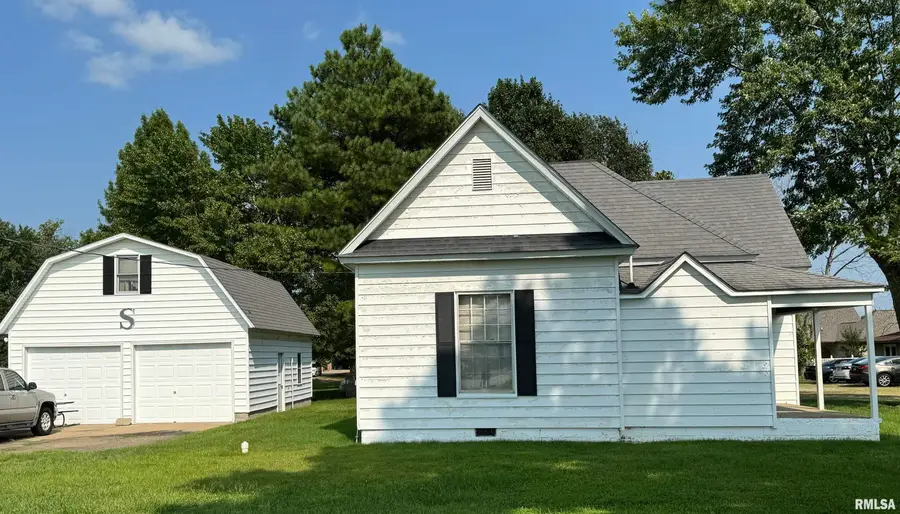 1607 S Carbon Street, Marion, IL 62959 - #3