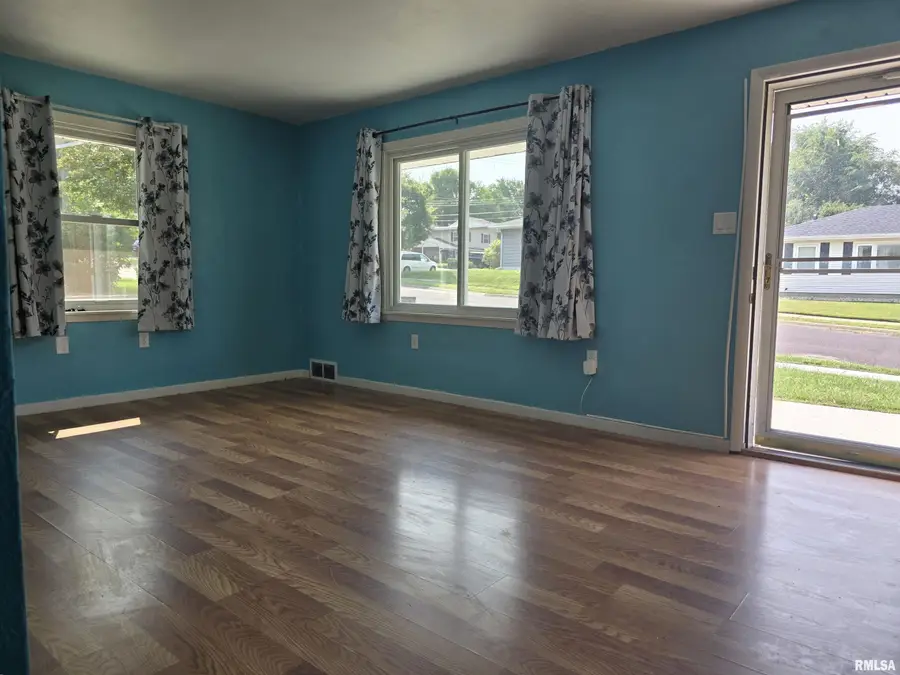 1107 Monroe Street, Pekin, IL 61554 - #3