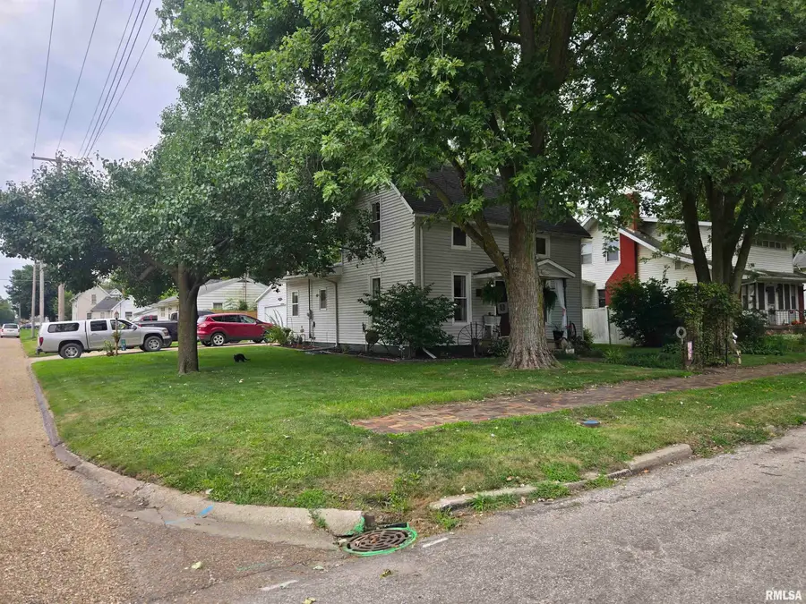 596 N Washington Street, Bushnell, IL 61422 - #2