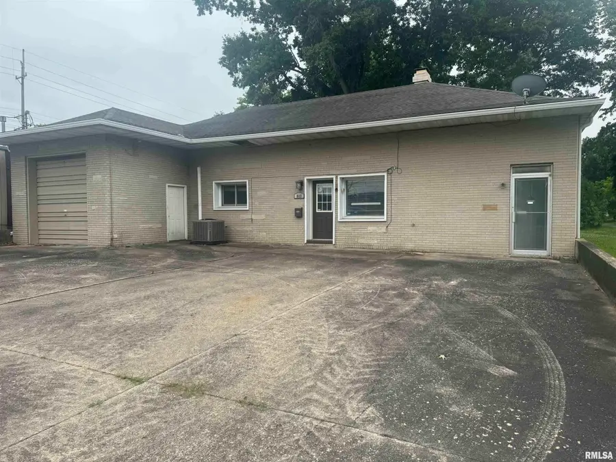 803 W Hendrickson Street, Marion, IL 62959 - #2