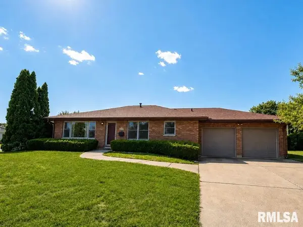 2705 N Woodbine Terrace, Peoria, IL 61604
