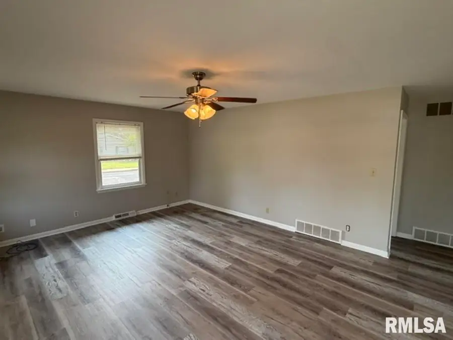 2705 N Woodbine Terrace, Peoria, IL 61604 - #2