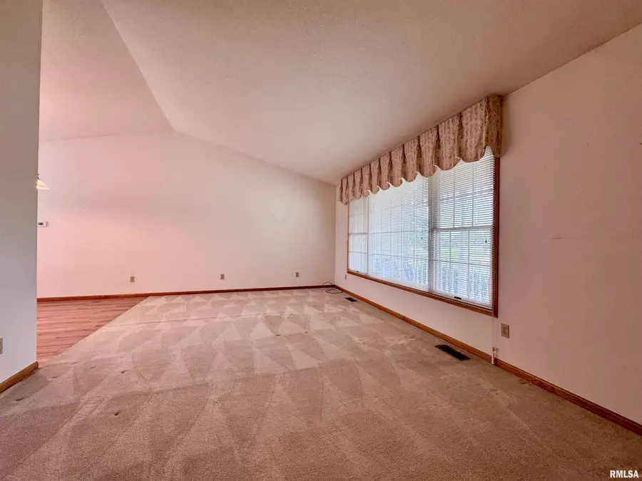 123 Pam Lane, Macomb, IL 61455 - #3