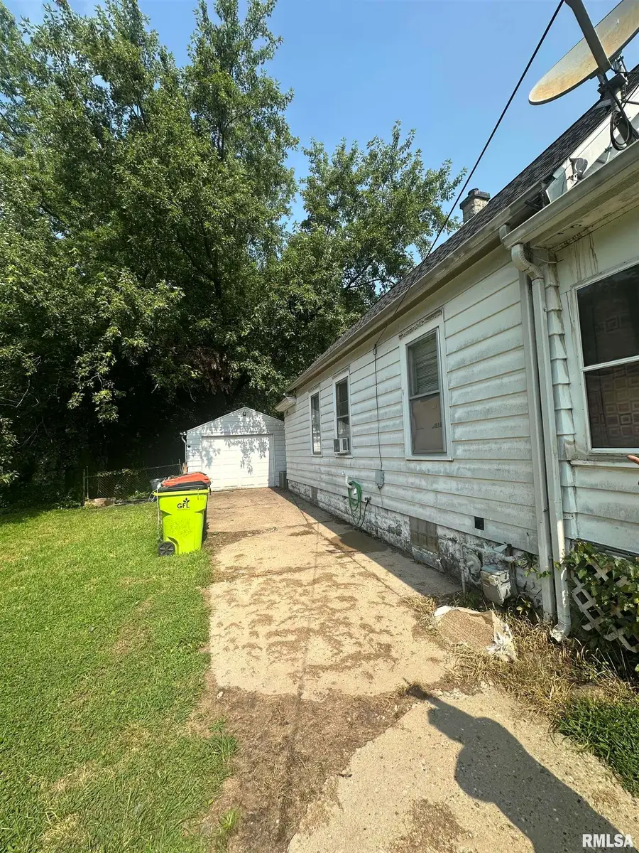 521 NE Rock Island Avenue, Peoria, IL 61603 - #3