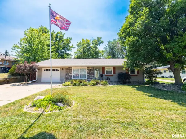 1321 Hilltop Drive, Pekin, IL 61554