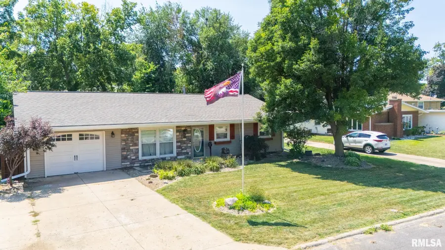 1321 Hilltop Drive, Pekin, IL 61554 - #2