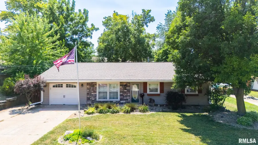 1321 Hilltop Drive, Pekin, IL 61554 - #3
