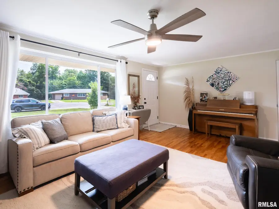 156 Baker Street, East Peoria, IL 61611 - #2