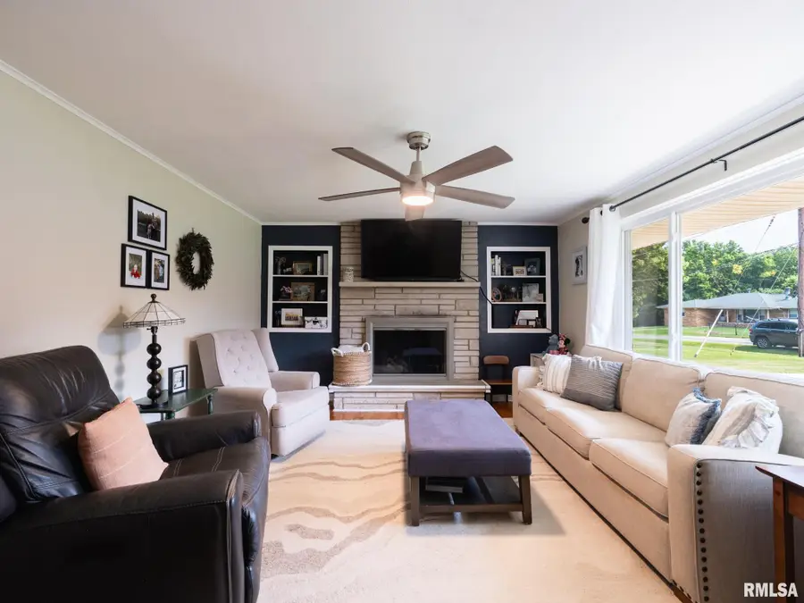 156 Baker Street, East Peoria, IL 61611 - #3