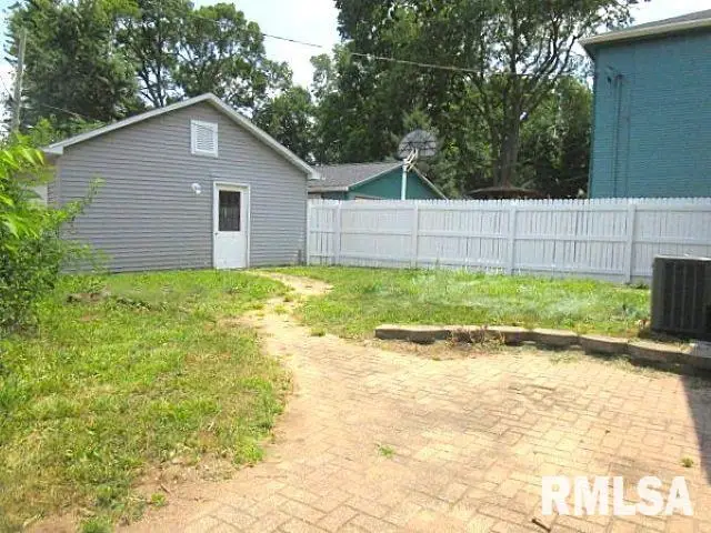 402 S 7th Street, Pekin, IL 61554 - #3