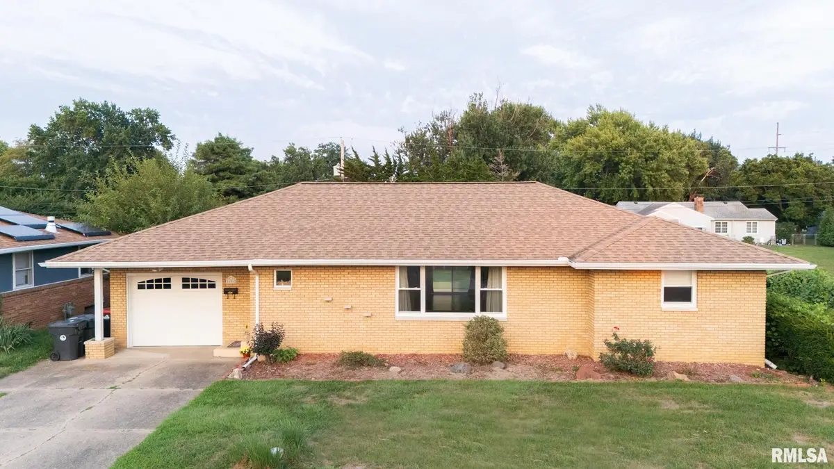 1606 N 4th Street, Pekin, IL 61554 - #1