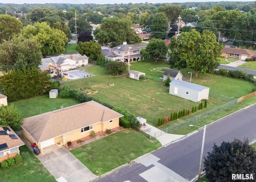 1606 N 4th Street, Pekin, IL 61554 - #2