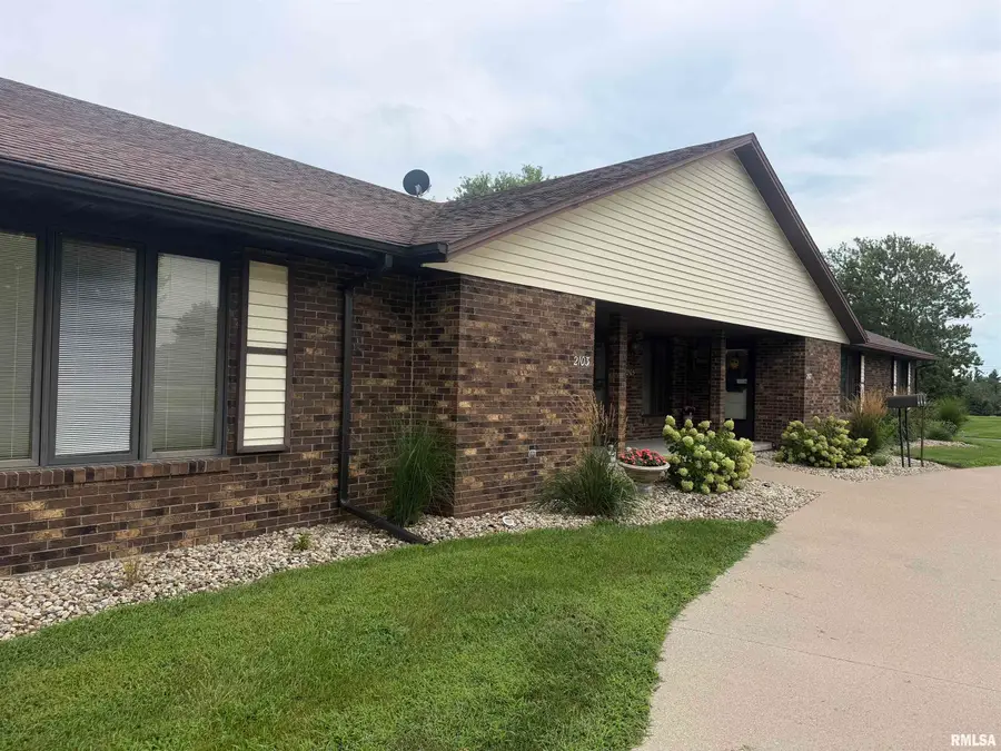 2103 Maple Avenue, Macomb, IL 61455 - #2