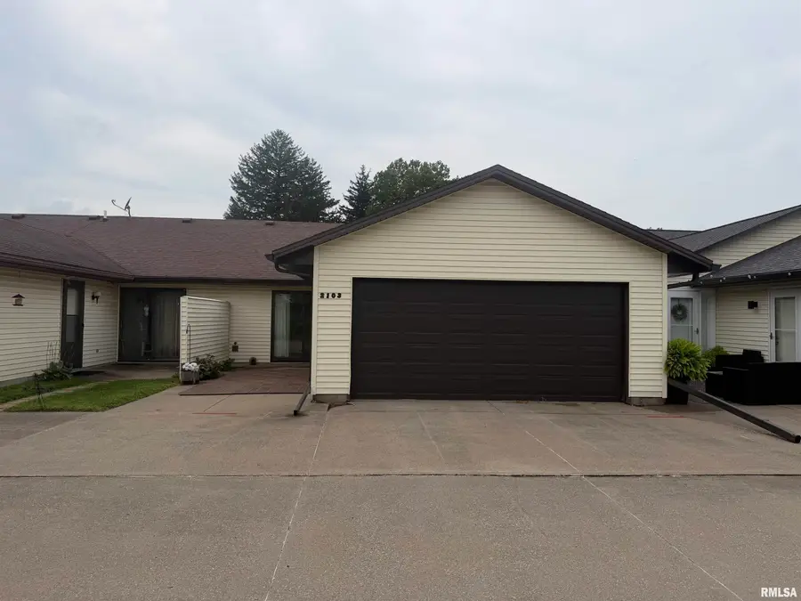 2103 Maple Avenue, Macomb, IL 61455 - #3