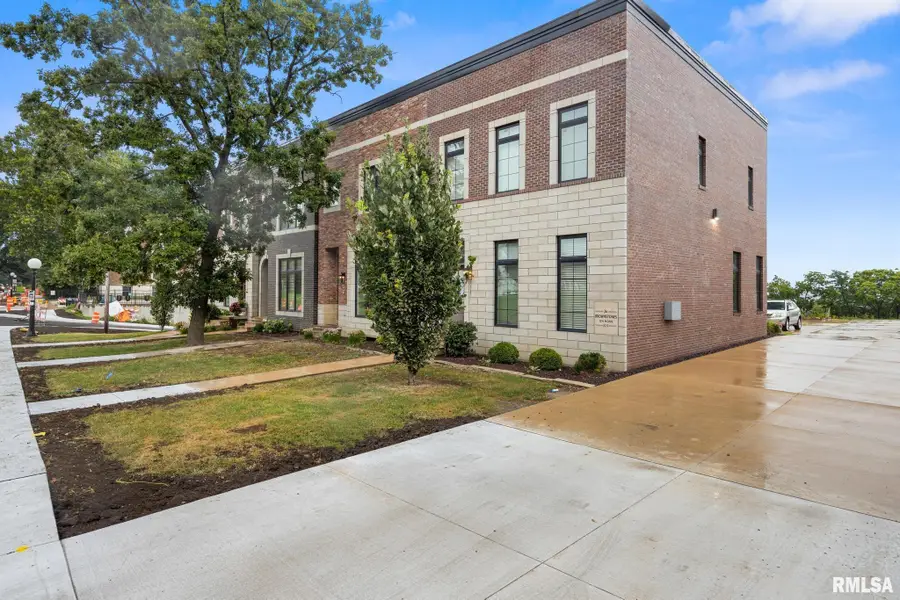 824 W Moss Avenue #2, Peoria, IL 61606 - #3
