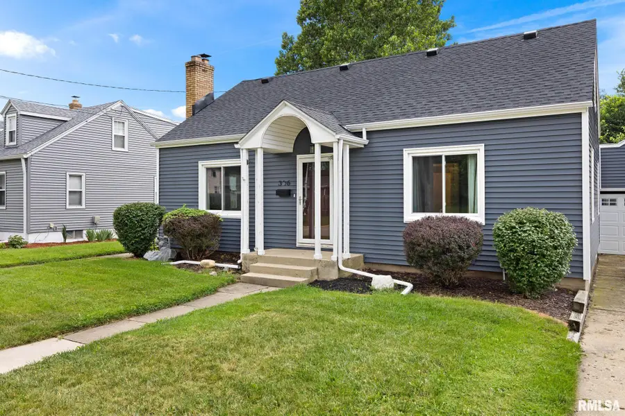 306 N Lawndale Avenue, Washington, IL 61571 - #2