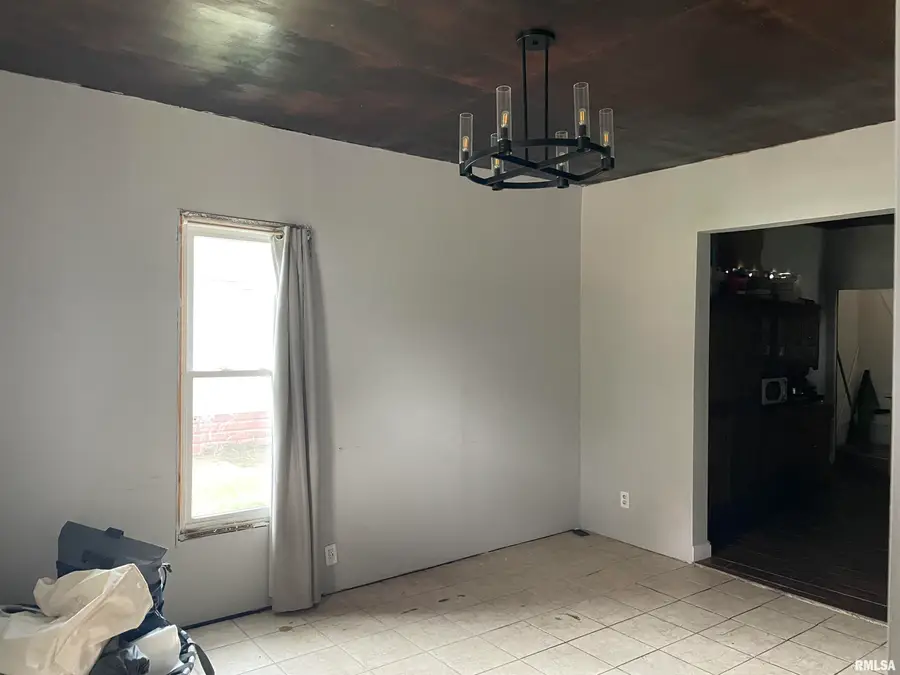 803 W Macqueen Avenue, Peoria, IL 61604 - #3