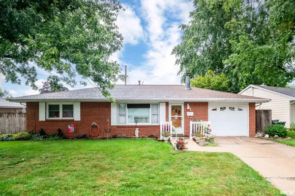 1 Brentwood Court, Pekin, IL 61554