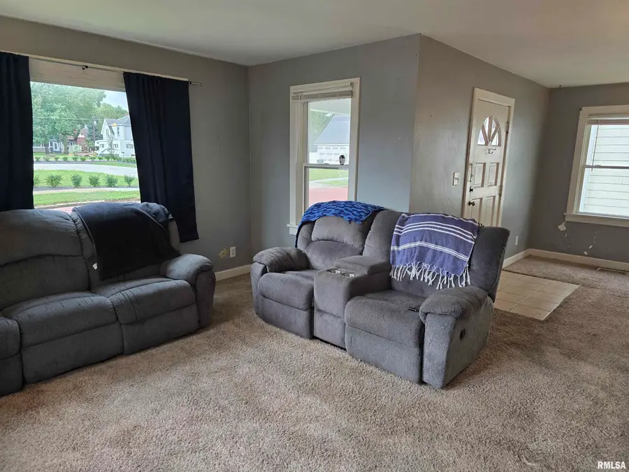 413 Haines Avenue, Pekin, IL 61554 - #2