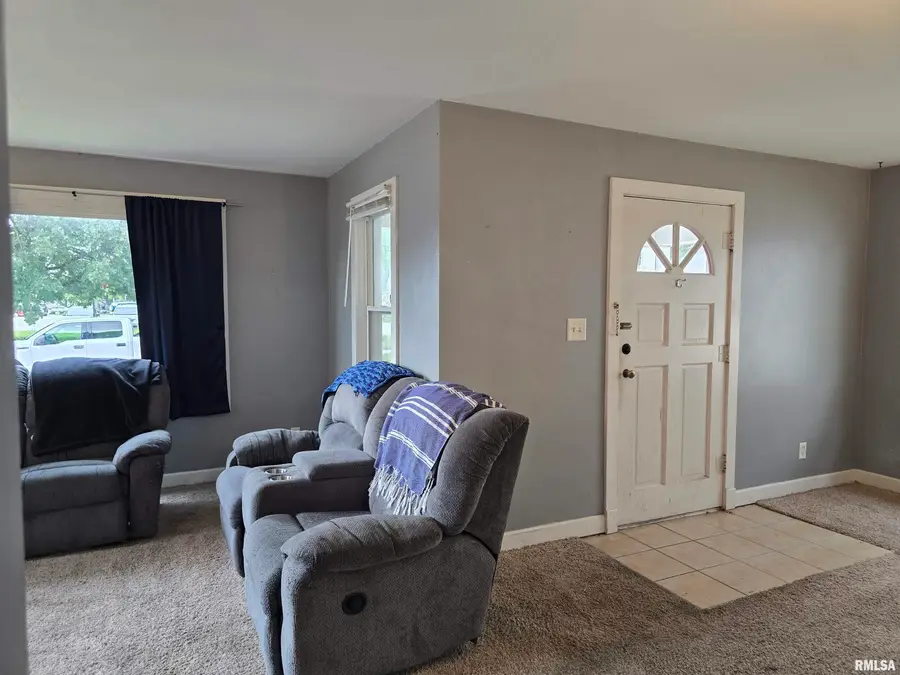413 Haines Avenue, Pekin, IL 61554 - #3
