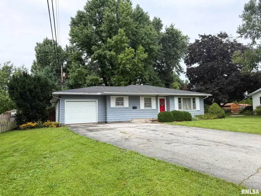 126 Penny Lane, Macomb, IL 61455 - #2