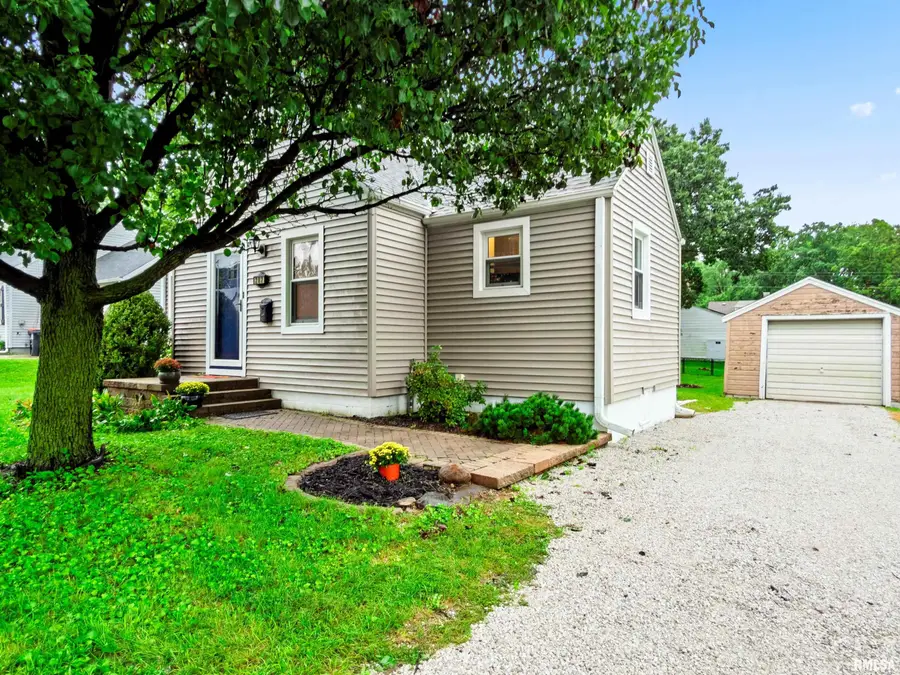202 Central Avenue, Washington, IL 61571 - #3