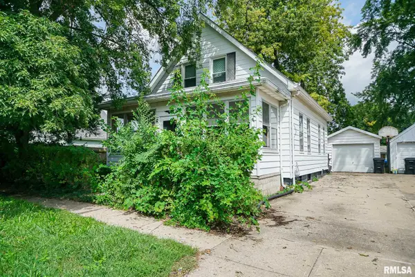 609 Walnut Street, Washington, IL 61571