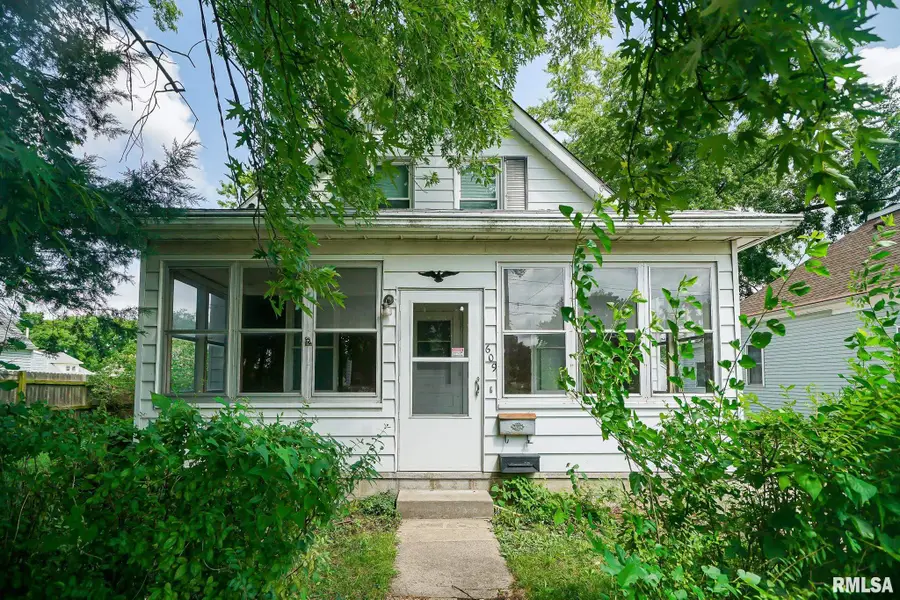 609 Walnut Street, Washington, IL 61571 - #2