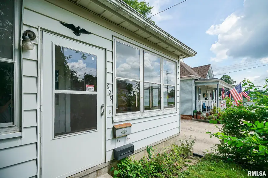 609 Walnut Street, Washington, IL 61571 - #3