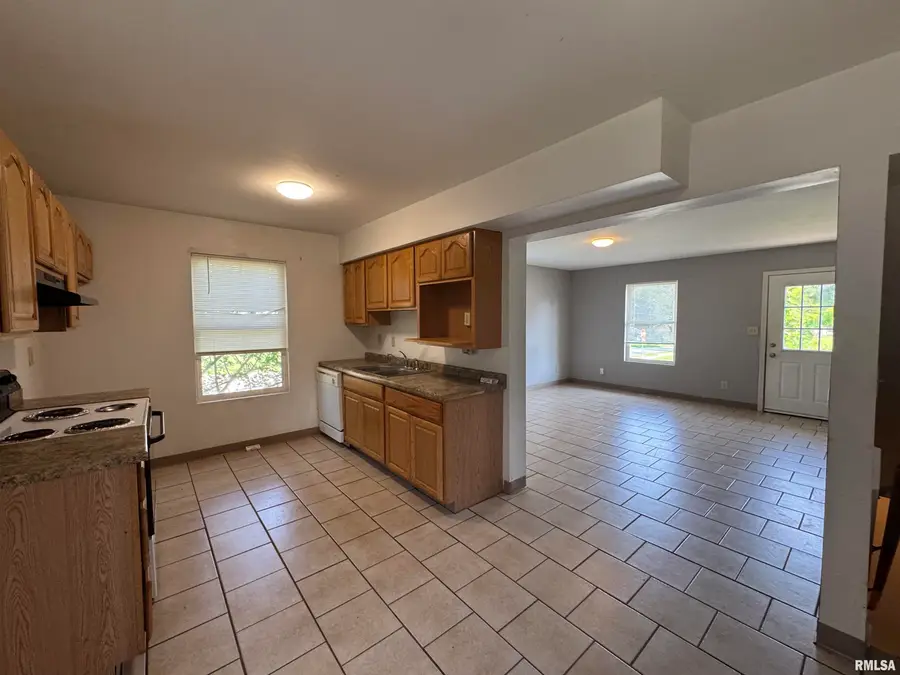 602 N Charles Street #2, Macomb, IL 61455 - #3