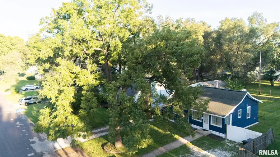 1416 Lake Street, Pekin, IL 61554 - #2