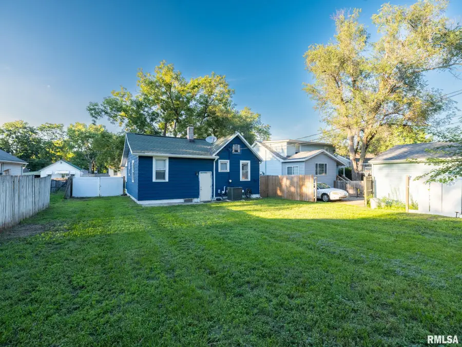 1416 Lake Street, Pekin, IL 61554 - #3