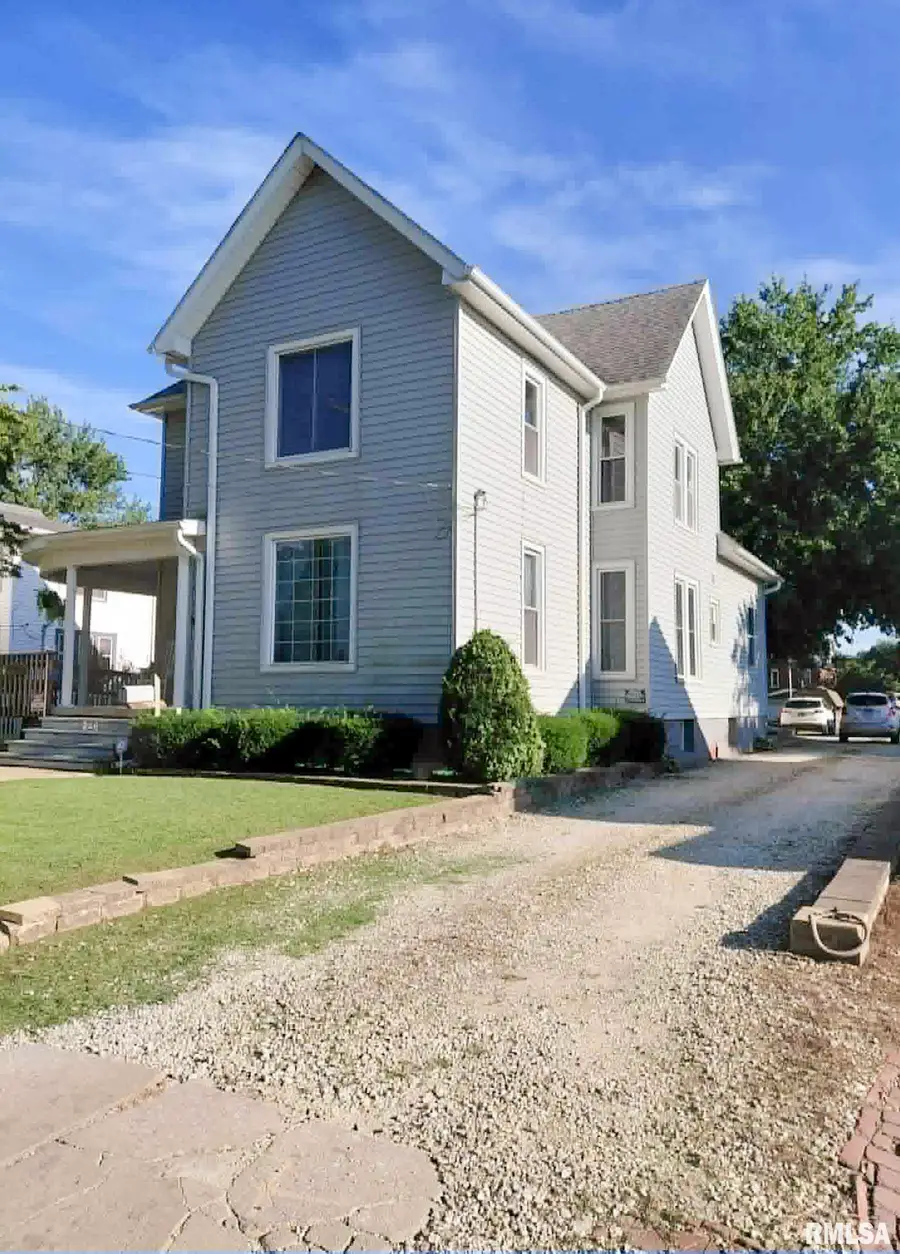 246 W Locust Street, Canton, IL 61520 - #2