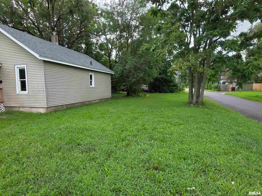 2330 W Antoinette Street, Peoria, IL 61605 - #3
