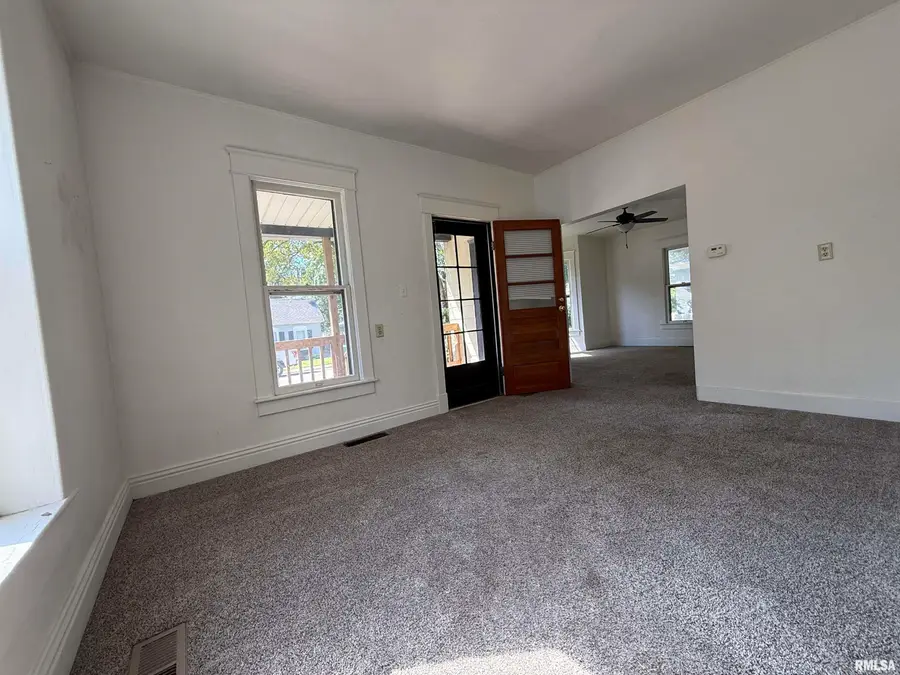 536 W Mcdonough Street, Macomb, IL 61455 - #2