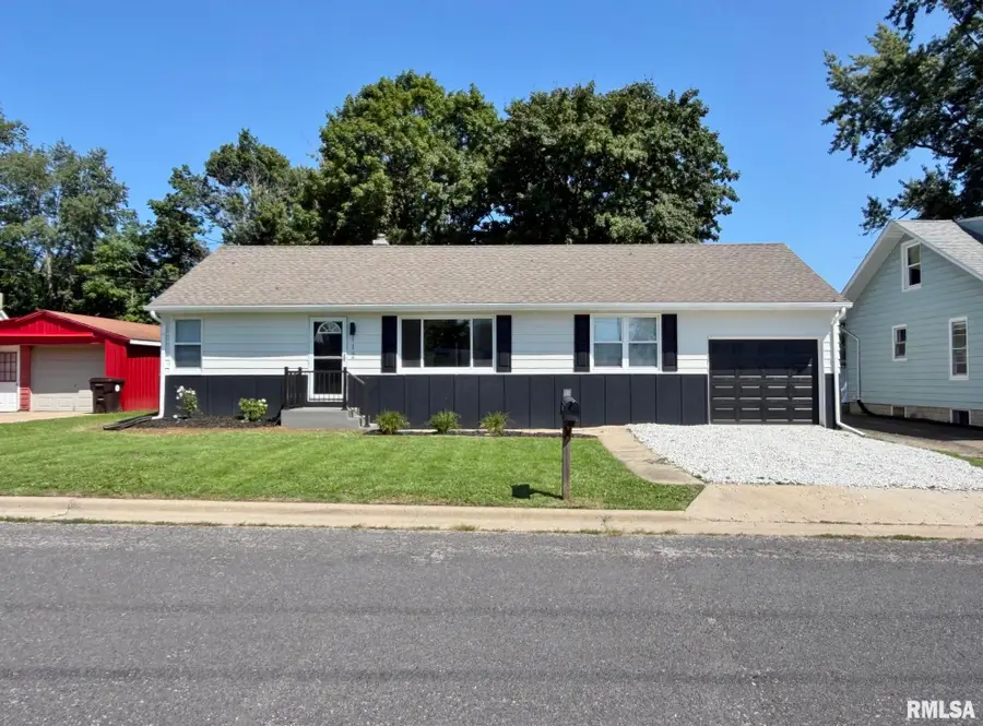 112 E Douglas Street, Princeville, IL 61559 - #2